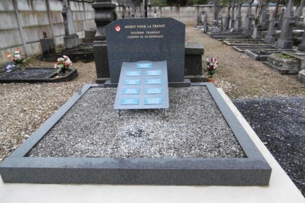tombe morts pour la France hommage souvenir





tombe morts pour la France 